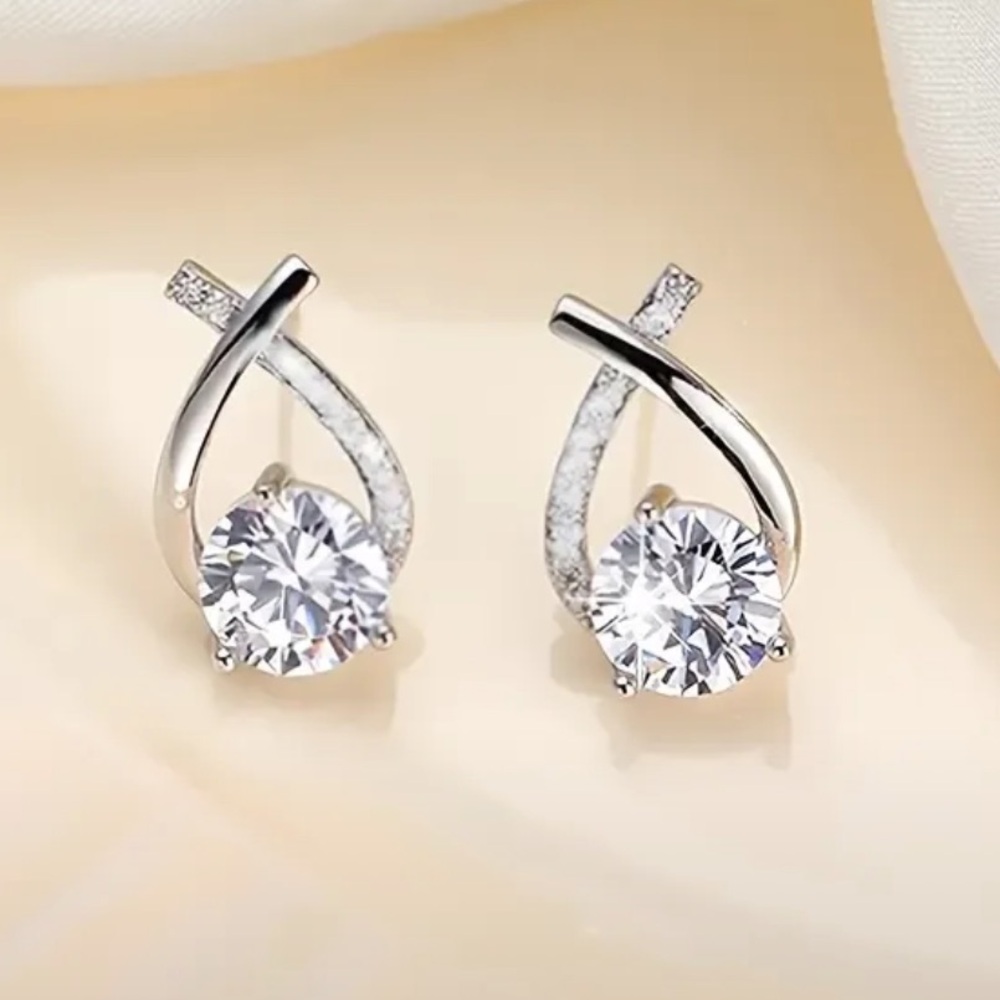 NEW Fashion Jewelry Silver Colored Teardrop Earrings with Sparkling Stones